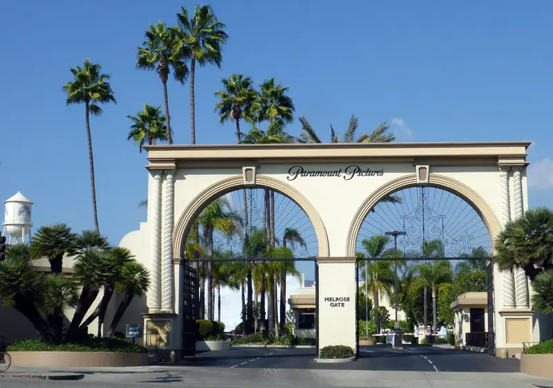 Portão histórico da Paramount Pictures na Melrose Avenue, em Los Angeles